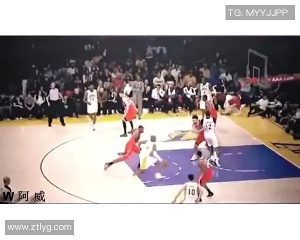 明星篮球场上的华丽变身与时尚风格的完美结合